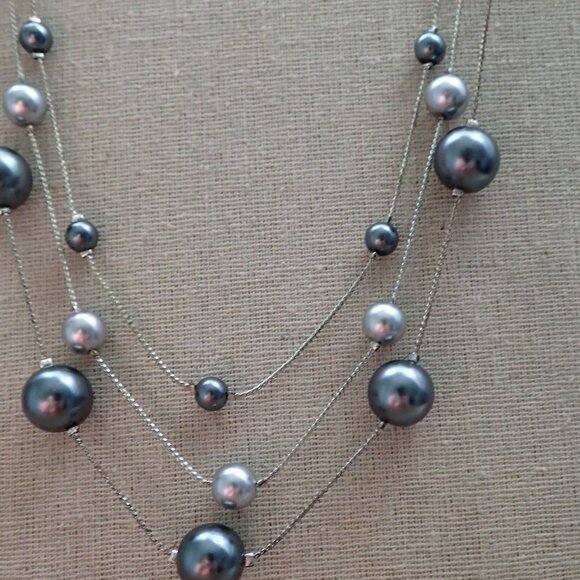 Vintage Faux Pearl Necklace & Rhinestone Clip on Earring Set - Picture 6 of 7